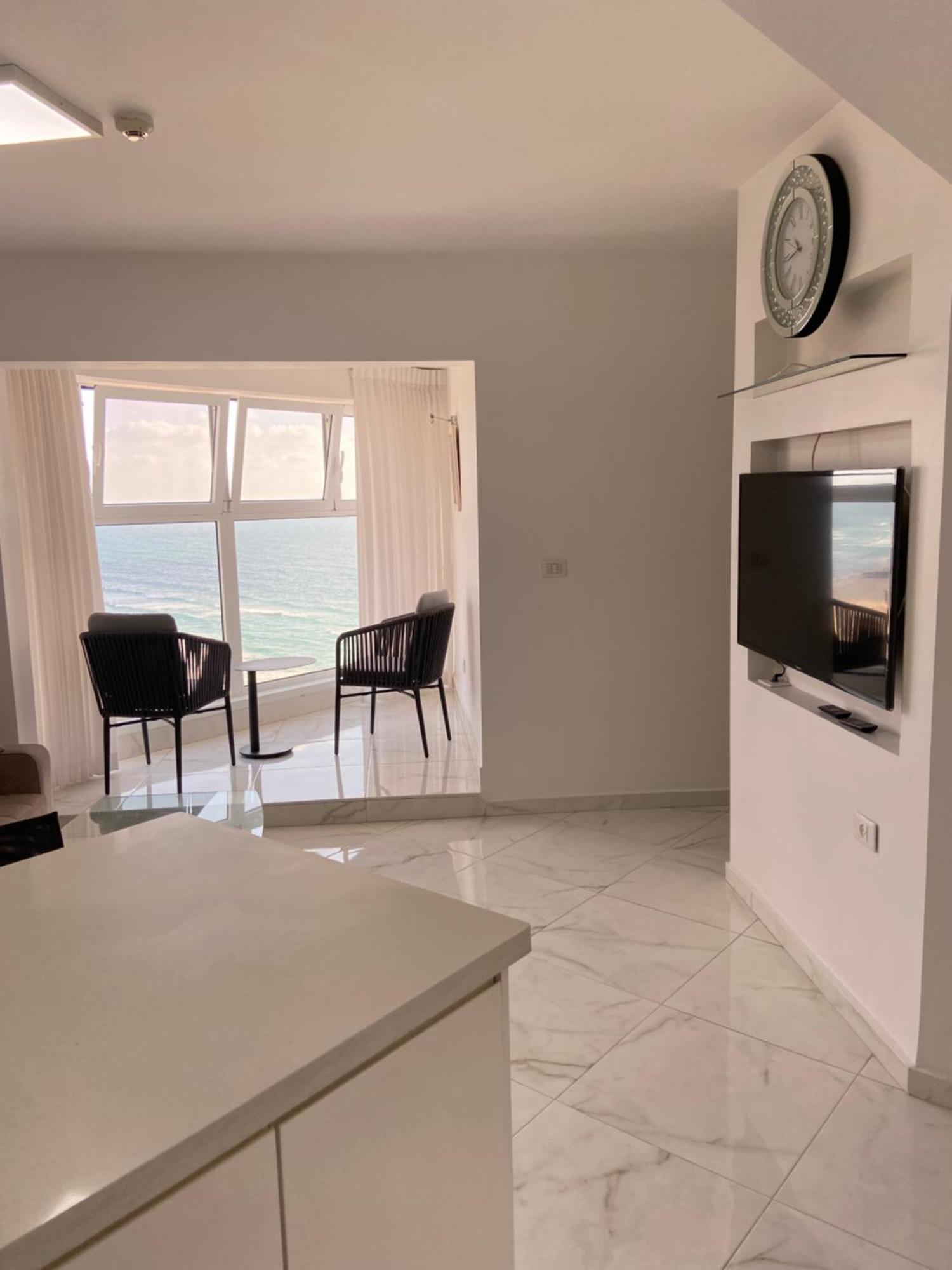 Amazing Suite On The Sea-סוויטה מדהימה על הים Bat Yam Eksteriør billede