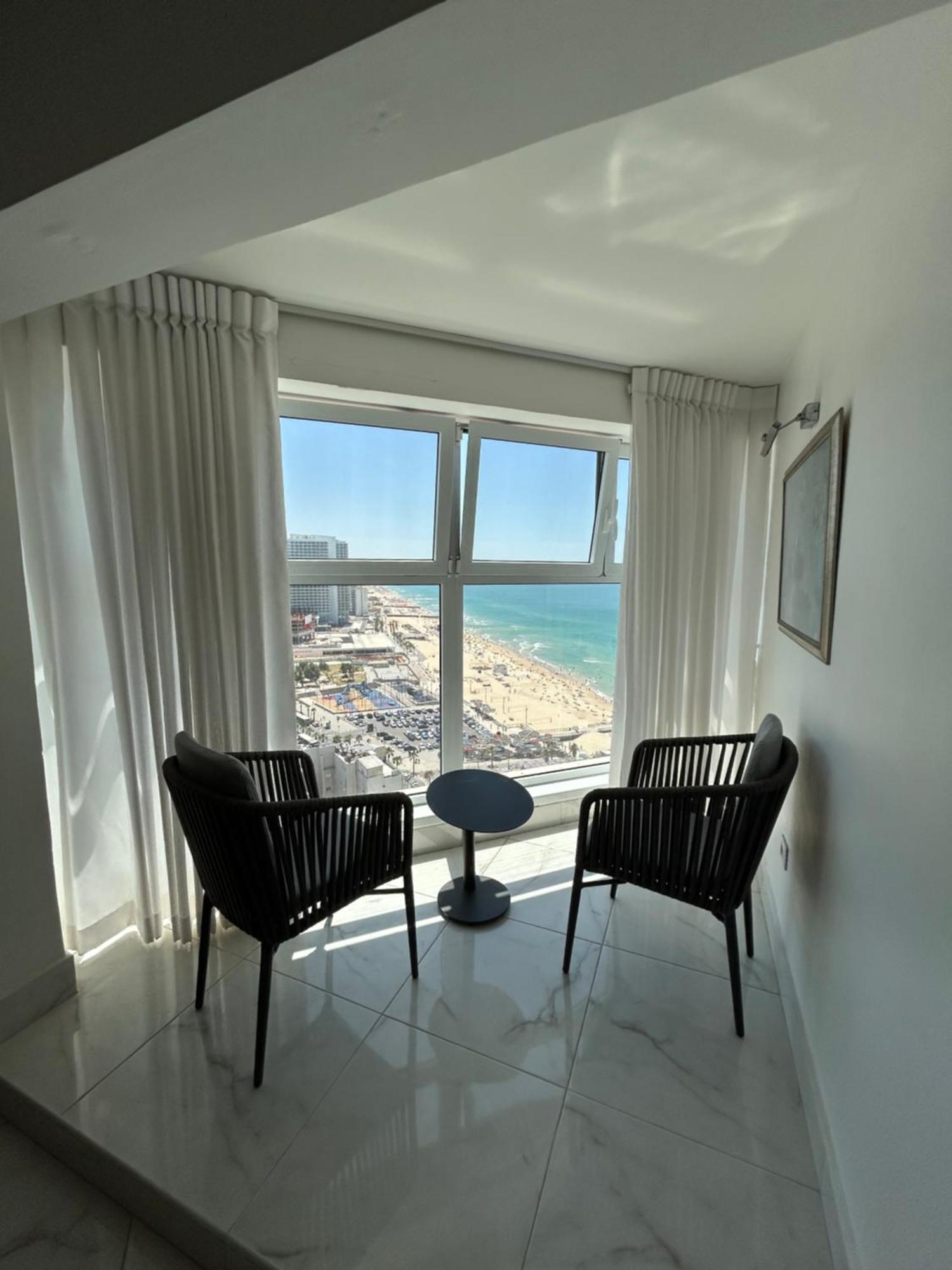 Amazing Suite On The Sea-סוויטה מדהימה על הים Bat Yam Eksteriør billede