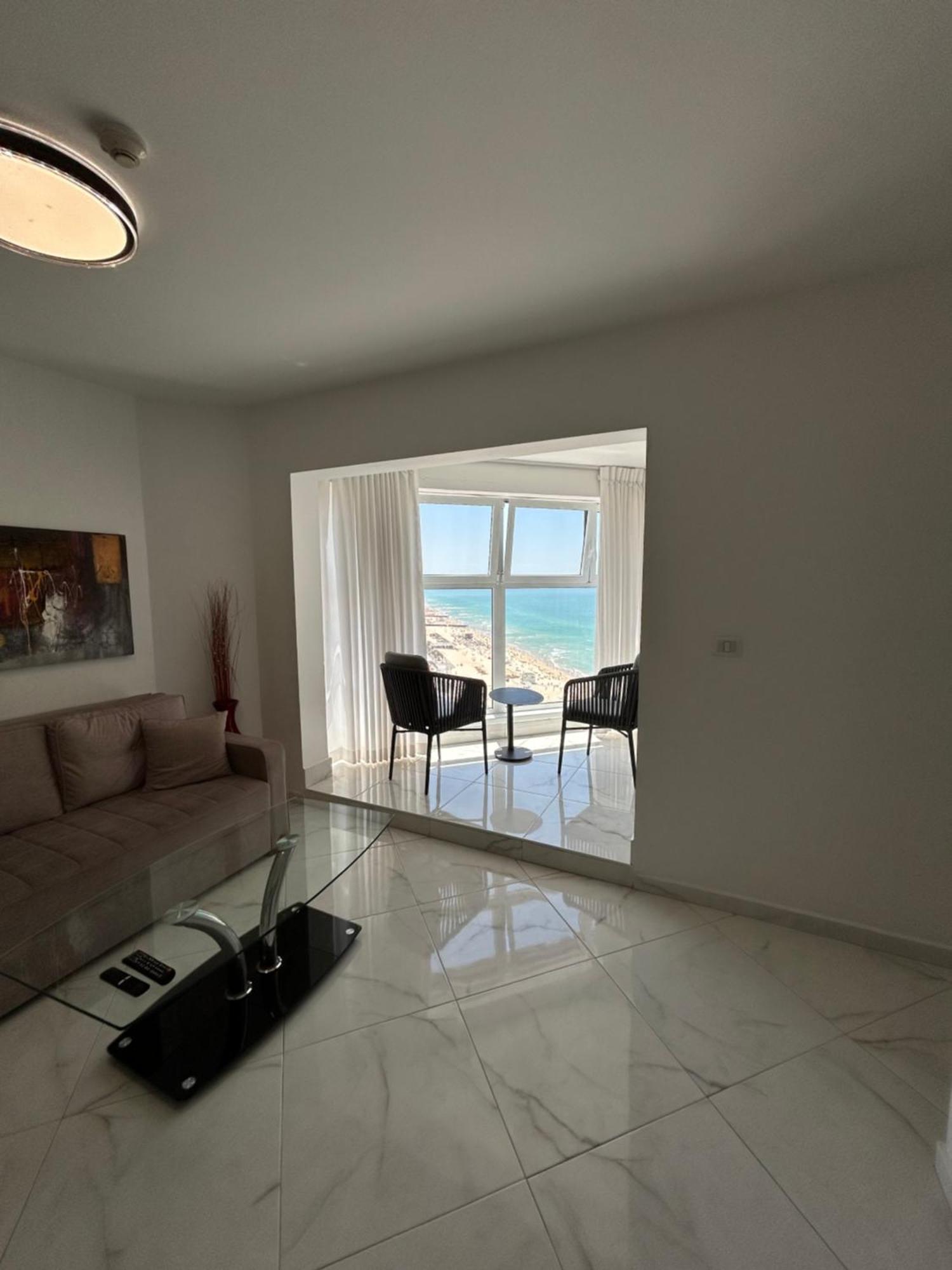 Amazing Suite On The Sea-סוויטה מדהימה על הים Bat Yam Eksteriør billede